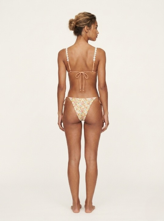 Bikini Daisy Field vue de dos studio